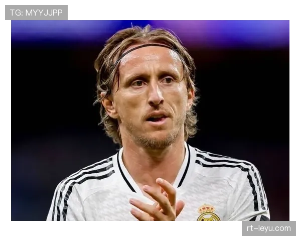 特写:39岁的莫德里奇替补登场策动绝平进球,赛后获全场掌声 特写:39岁的莫德里奇替补登场策动绝平进球,赛后获全场掌声