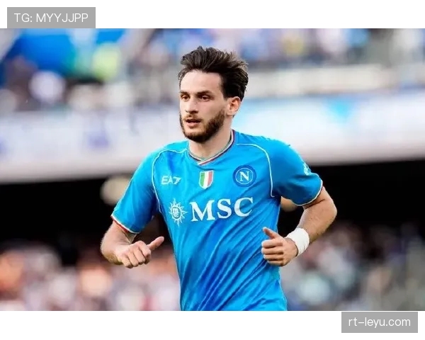 登贝莱、克瓦拉茨赫利亚组成巴黎第一道防线，实施前场压迫